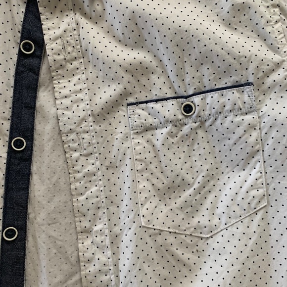 short sleeve button down shirt - Picture 2 of 3